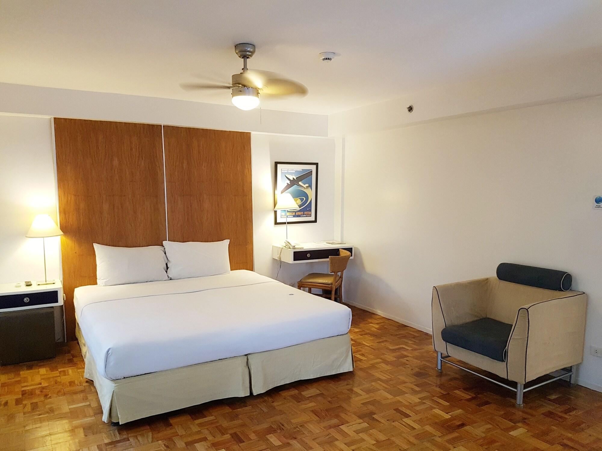 The Clipper House, Poblacion Makati Manila Exterior photo