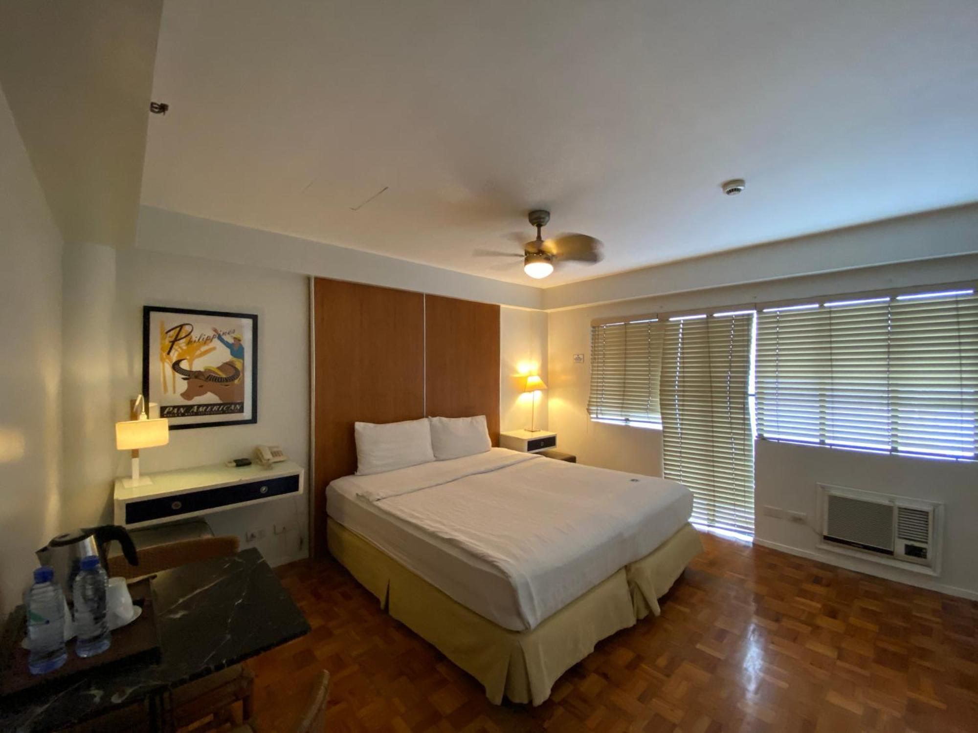 The Clipper House, Poblacion Makati Manila Exterior photo