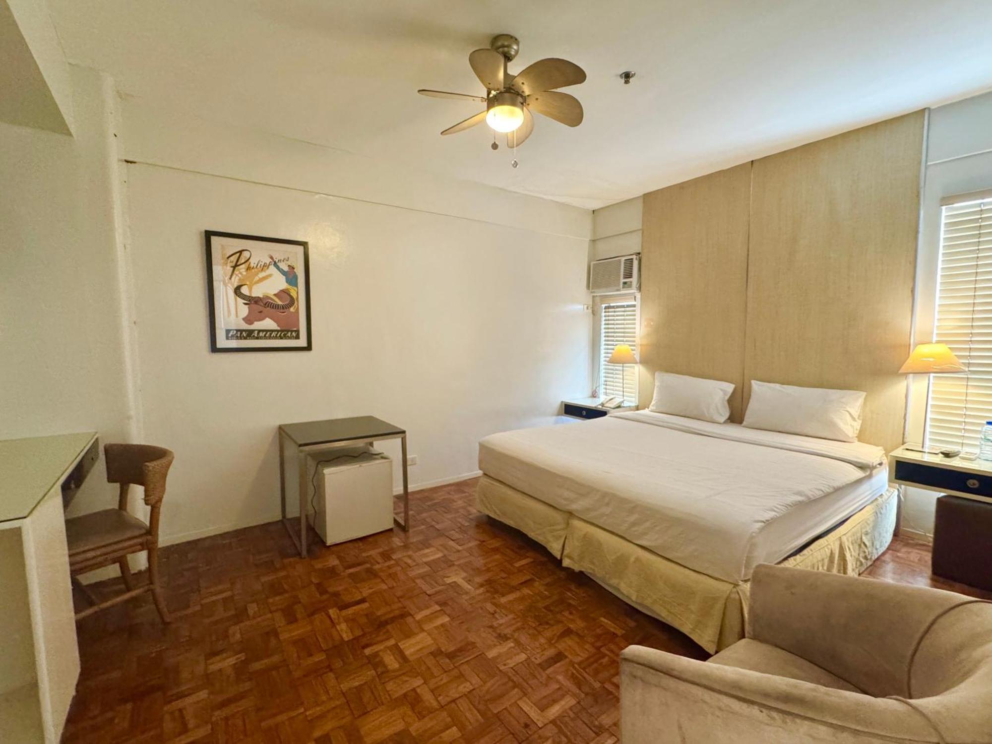 The Clipper House, Poblacion Makati Manila Exterior photo