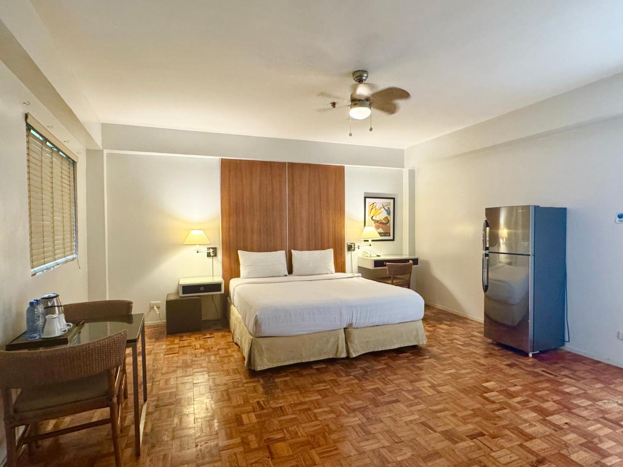 The Clipper House, Poblacion Makati Manila Exterior photo